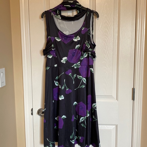 Beautiful new dress - Picture 1 of 1